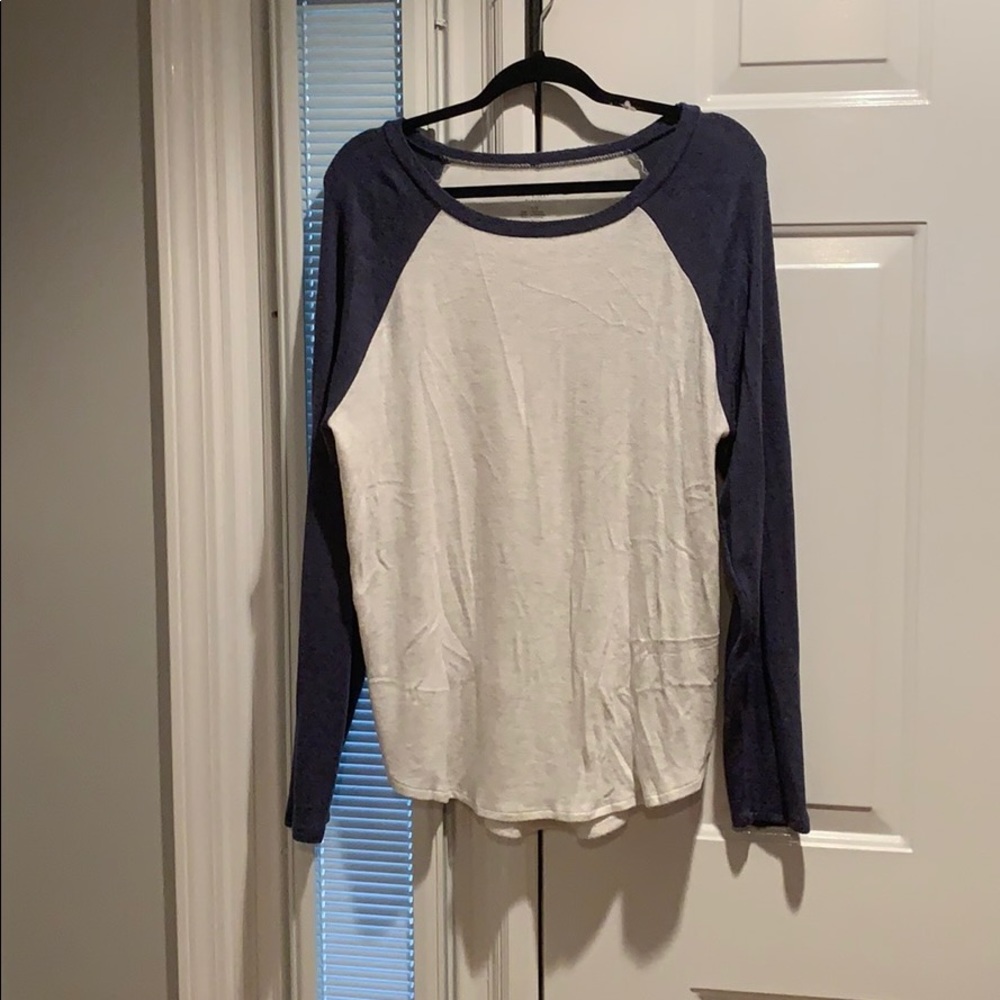 American Eagle baseball top